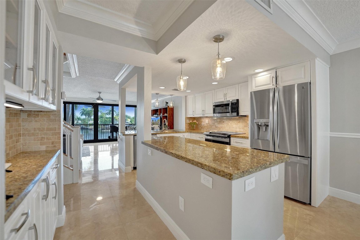 1100 SE 5th #77 Pompano Beach, FL 33060