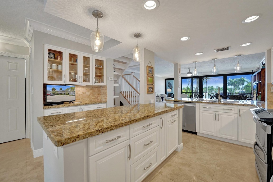 1100 SE 5th #77 Pompano Beach, FL 33060