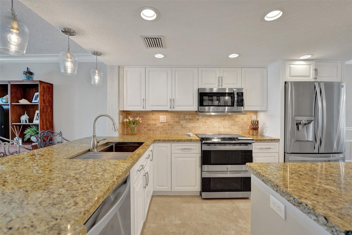 1100 SE 5th #77 Pompano Beach, FL 33060