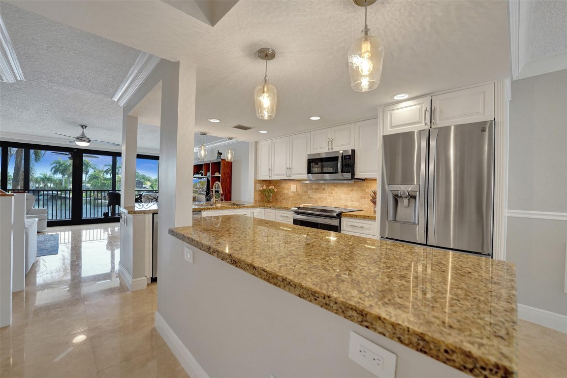 1100 SE 5th #77 Pompano Beach, FL 33060