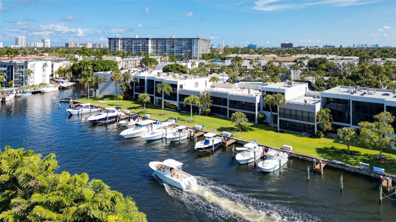 1100 SE 5th #77 Pompano Beach, FL 33060