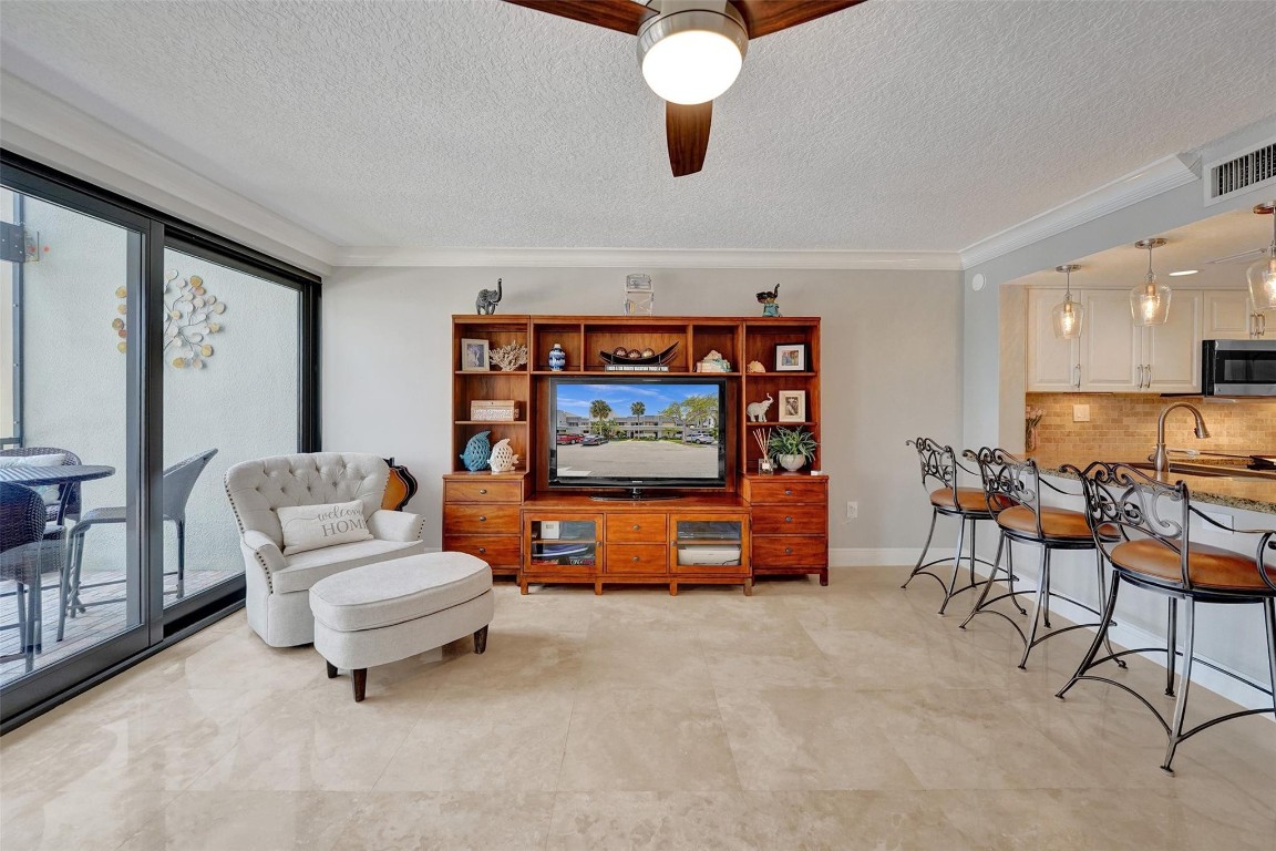 1100 SE 5th #77 Pompano Beach, FL 33060