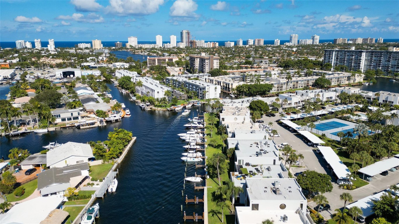 1100 SE 5th #77 Pompano Beach, FL 33060