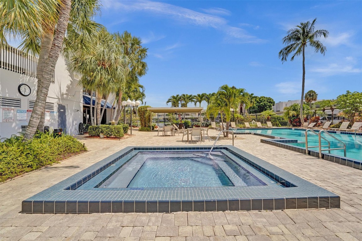 1100 SE 5th #77 Pompano Beach, FL 33060