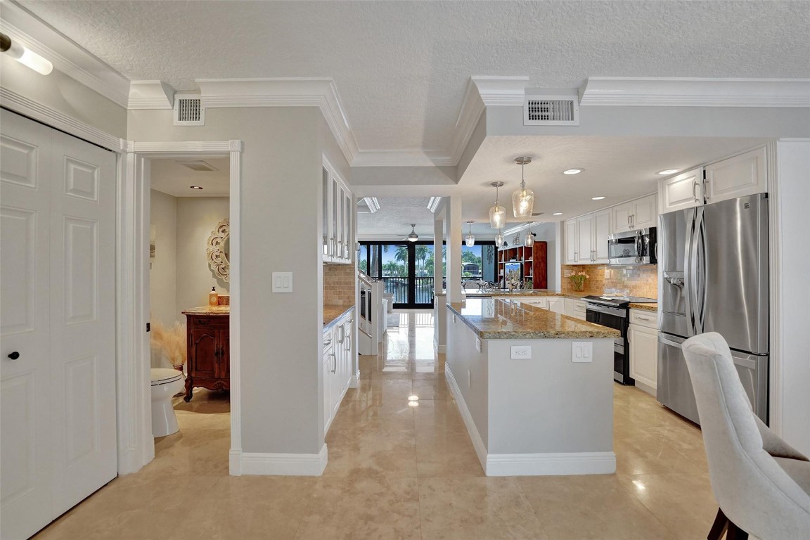 1100 SE 5th #77 Pompano Beach, FL 33060