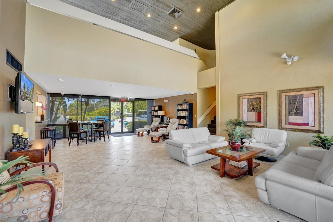 1100 SE 5th #77 Pompano Beach, FL 33060