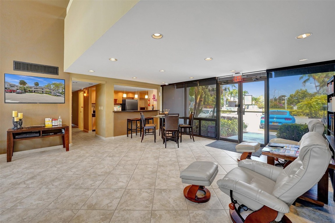 1100 SE 5th #77 Pompano Beach, FL 33060