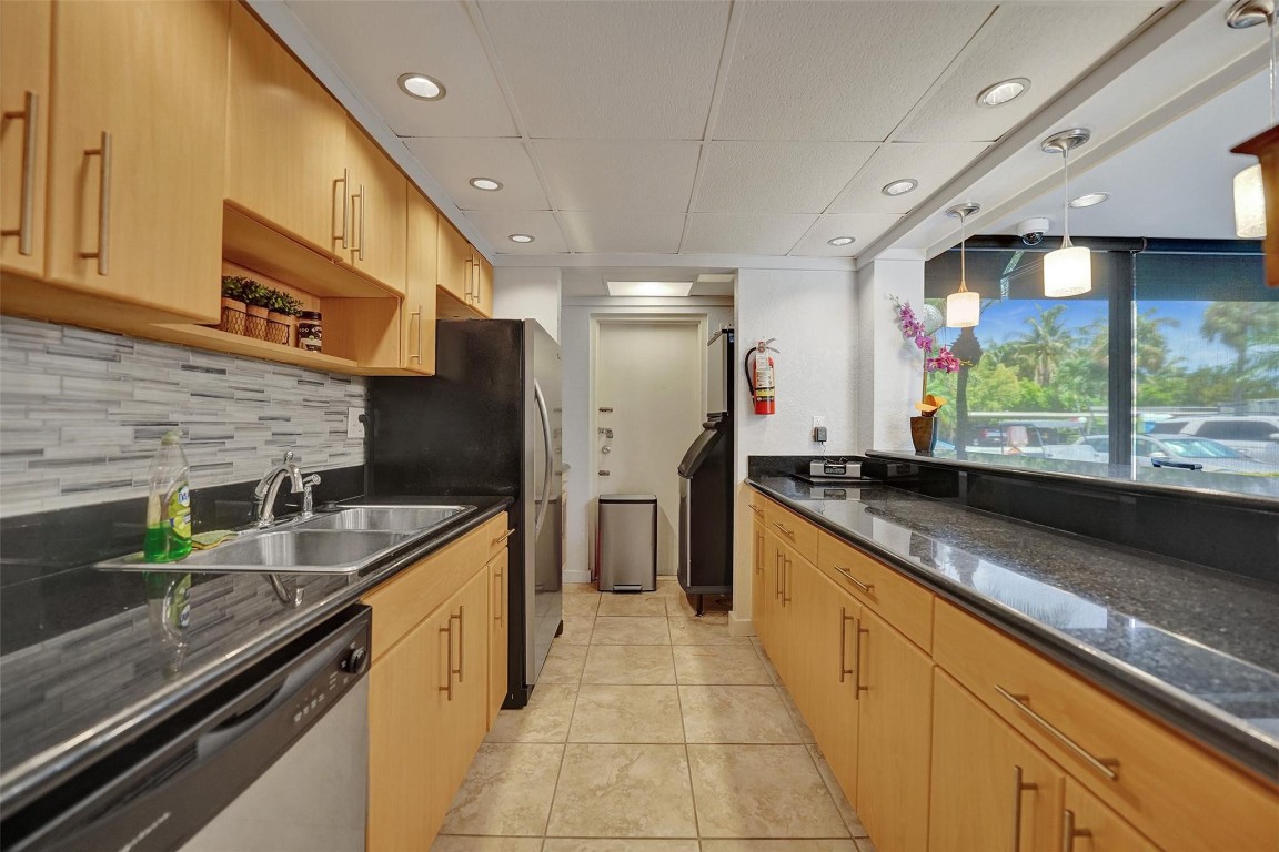 1100 SE 5th #77 Pompano Beach, FL 33060