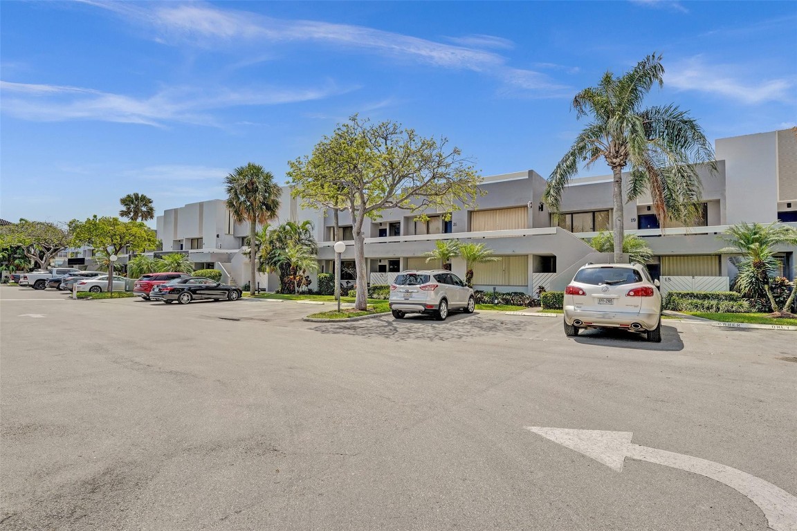 1100 SE 5th #77 Pompano Beach, FL 33060
