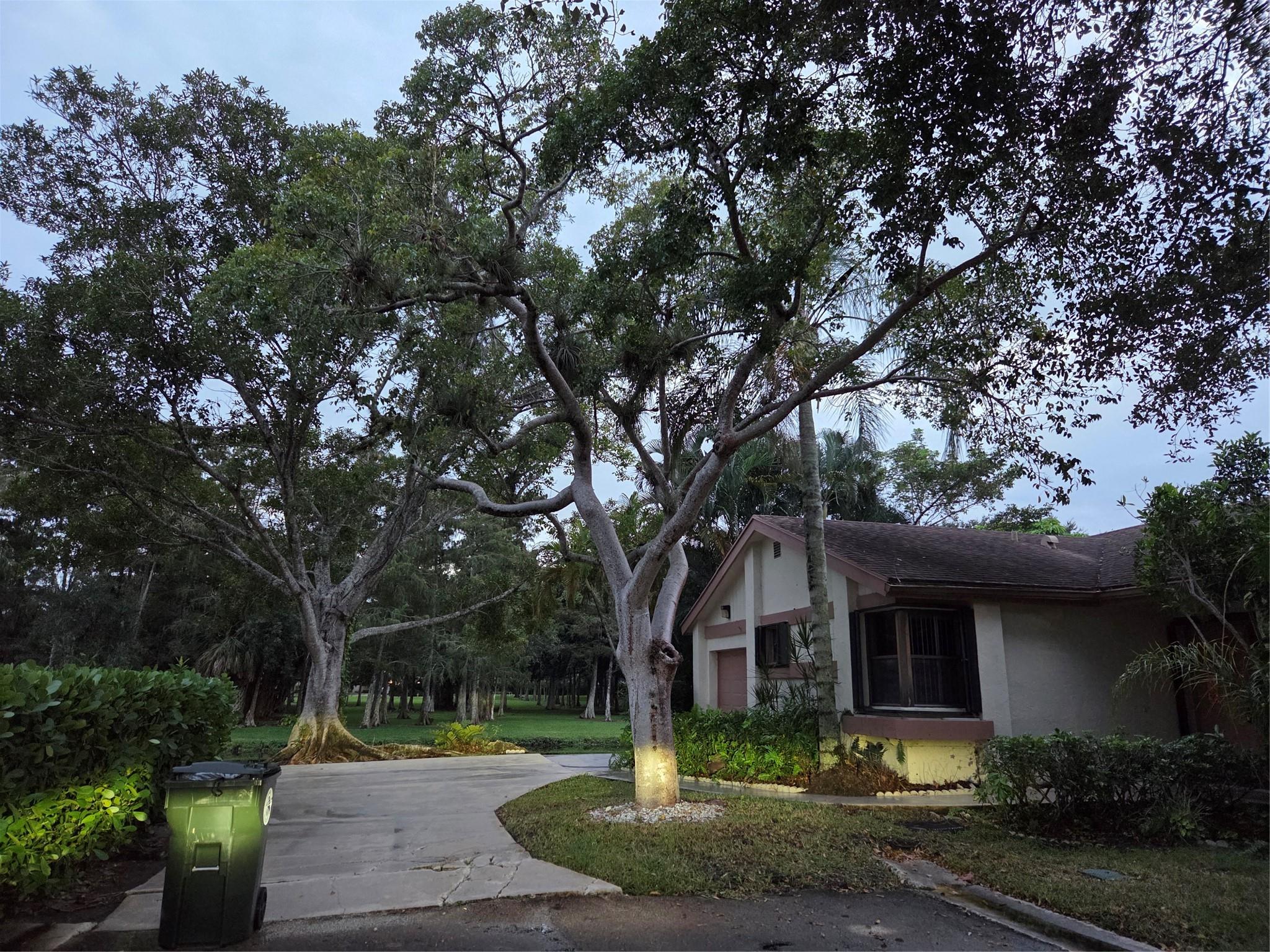 4289 Acacia Cir
