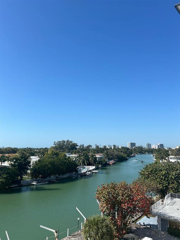 110 S Shore Dr #5C Miami Beach, FL 33141