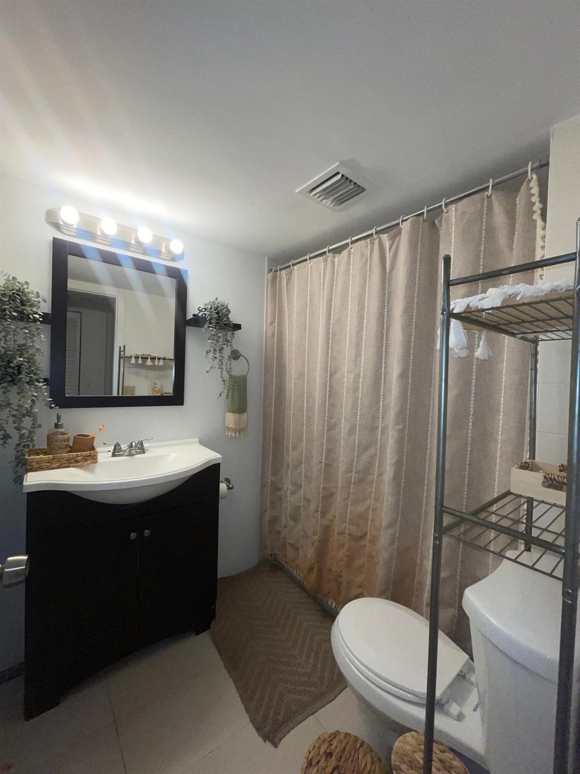 110 S Shore Dr #5C Miami Beach, FL 33141