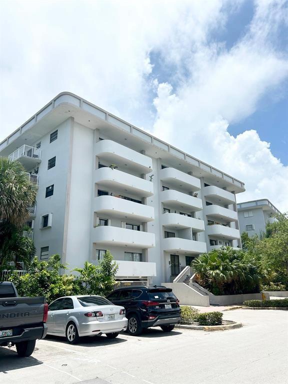 110 S Shore Dr #5C Miami Beach, FL 33141