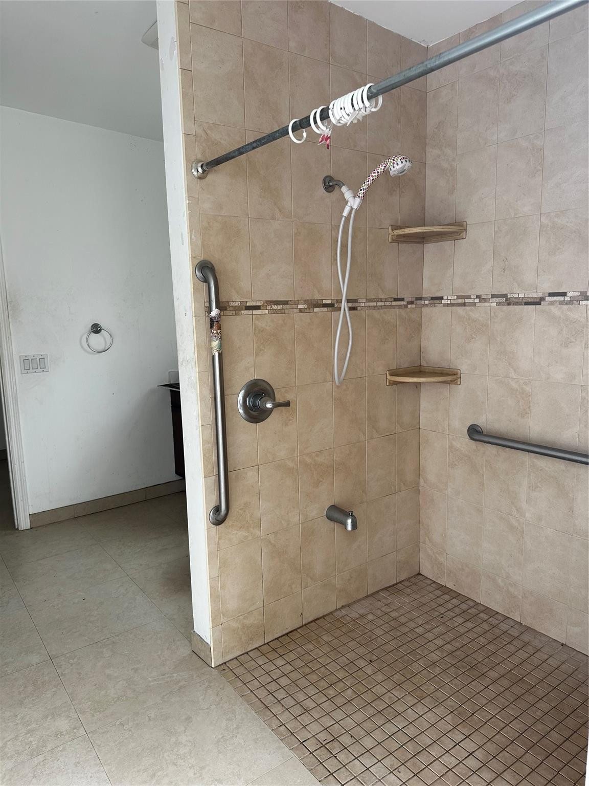 2828 SW 7th Miami, FL 33129
