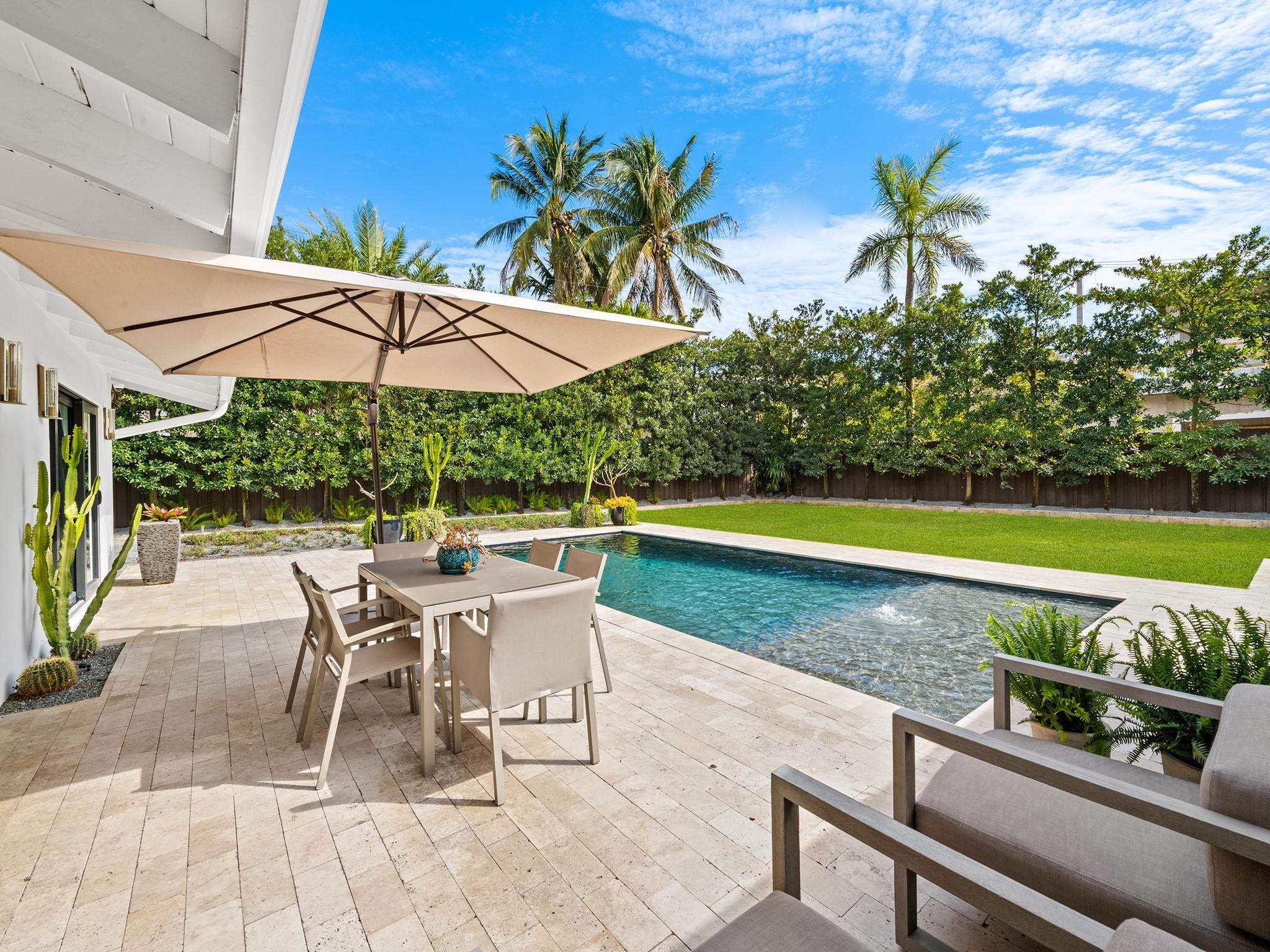 1610 Middle Riv Fort Lauderdale, FL 33305