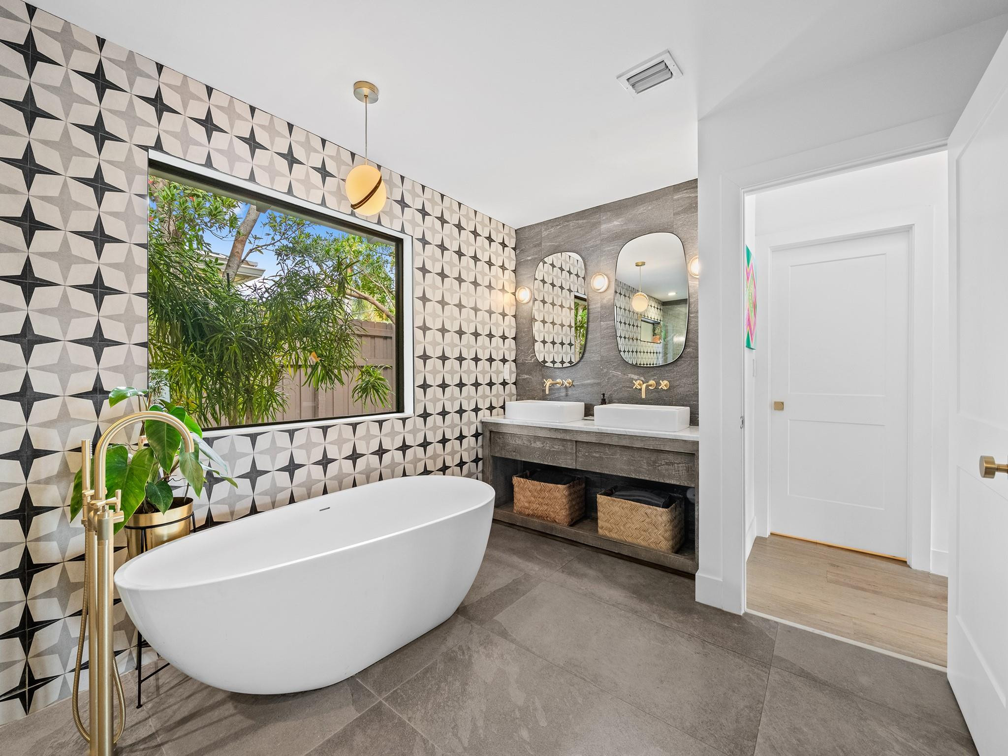 1610 Middle Riv Fort Lauderdale, FL 33305