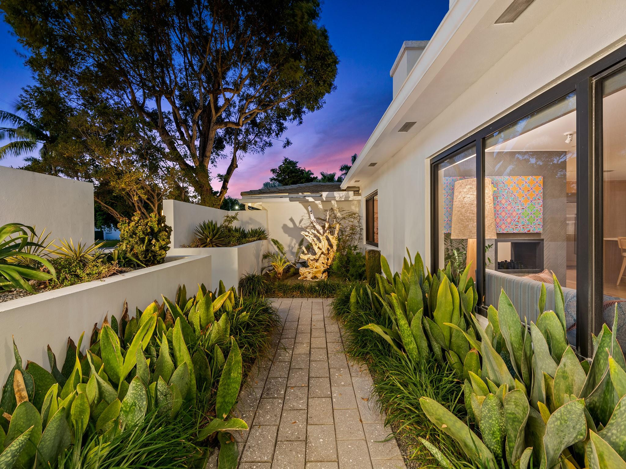 1610 Middle Riv Fort Lauderdale, FL 33305