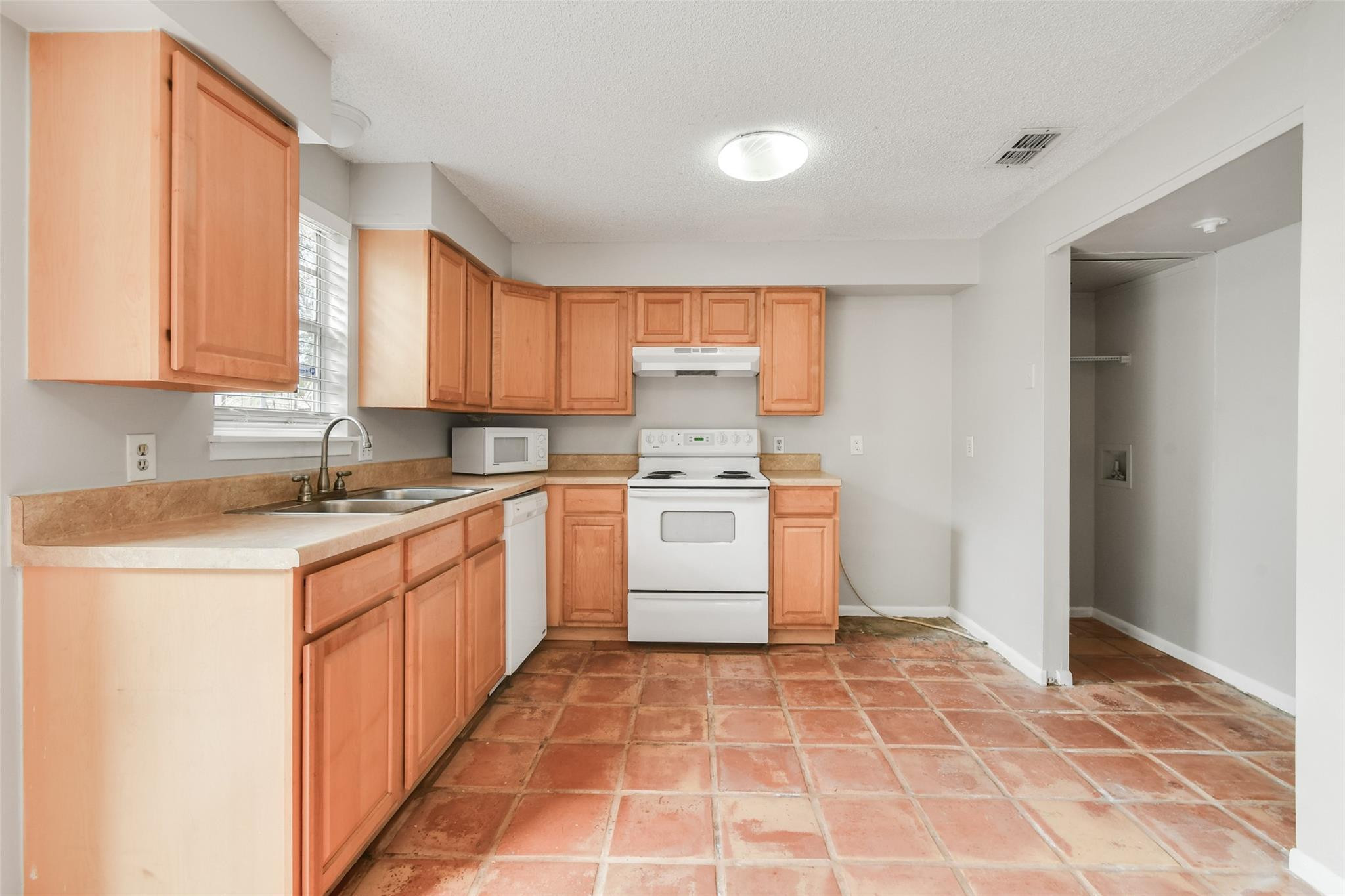 110 Old English Jupiter, FL 33477