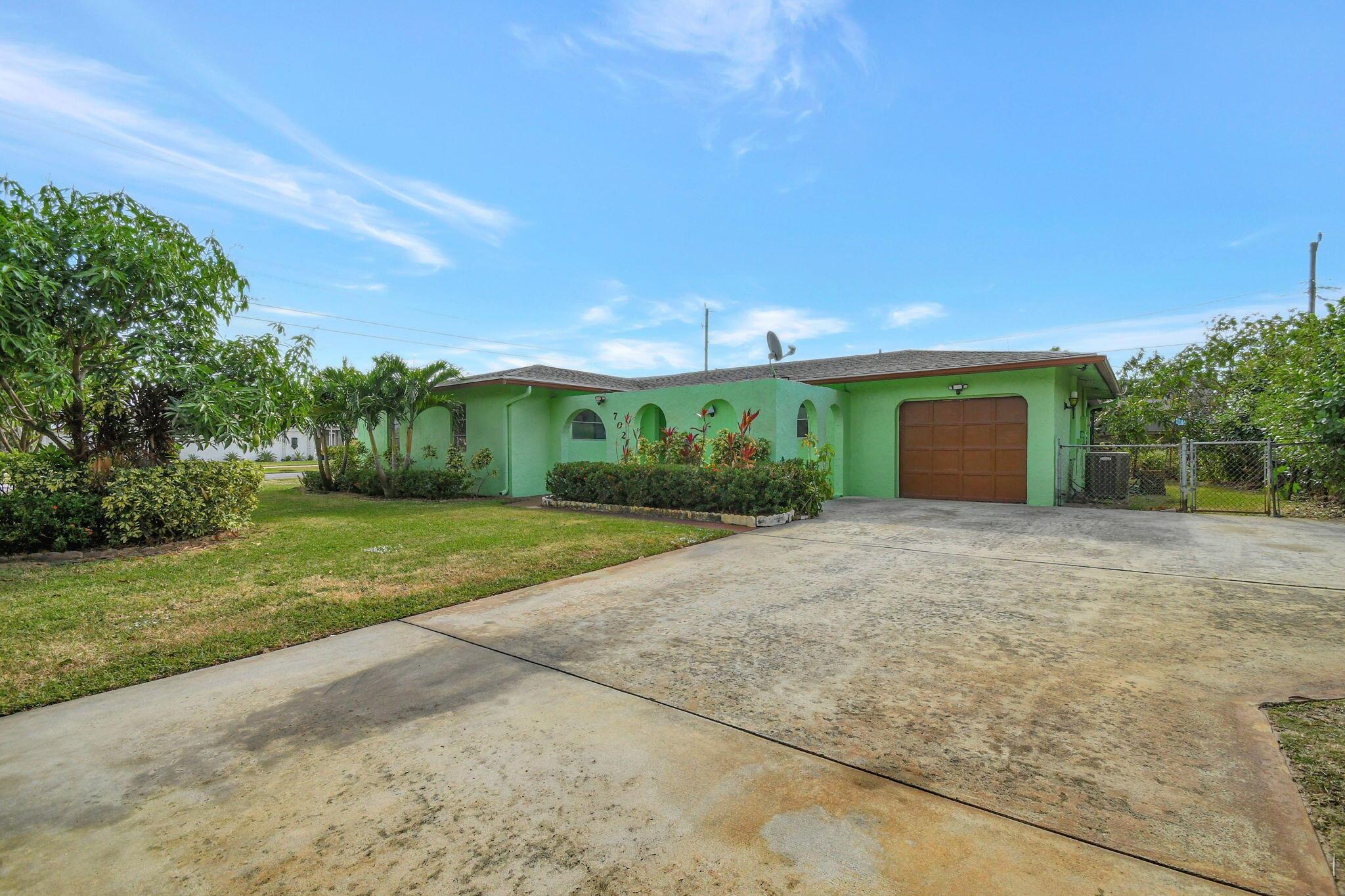 702 SW 23rd Ter,Boynton Beach, FL 33435