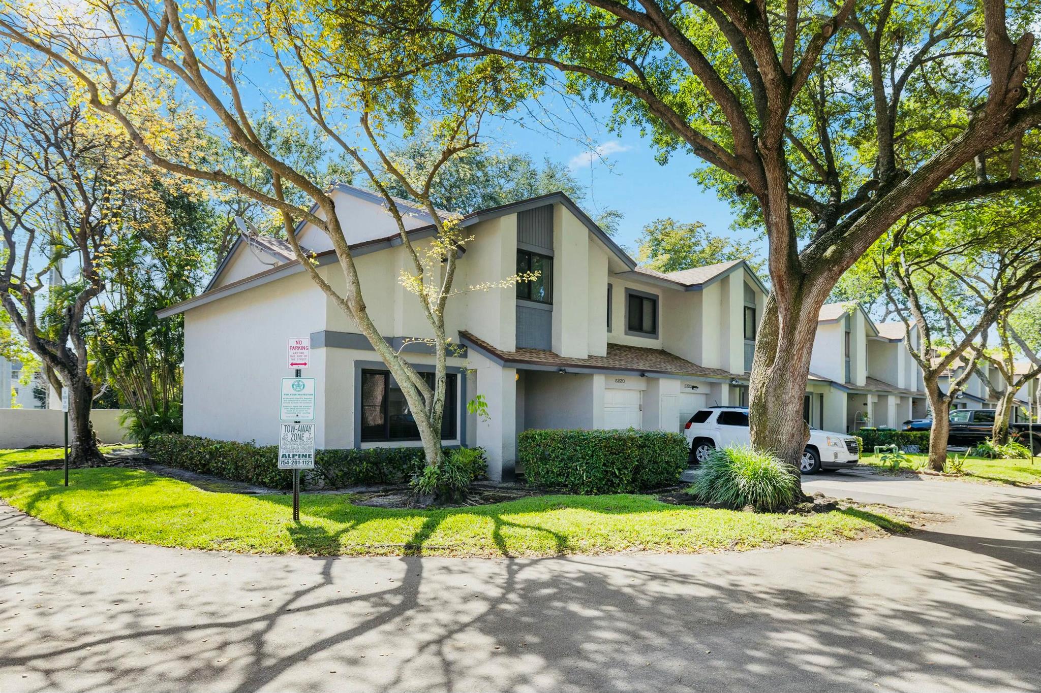5220 Gate Lk Rd #5220,Tamarac, FL 33319