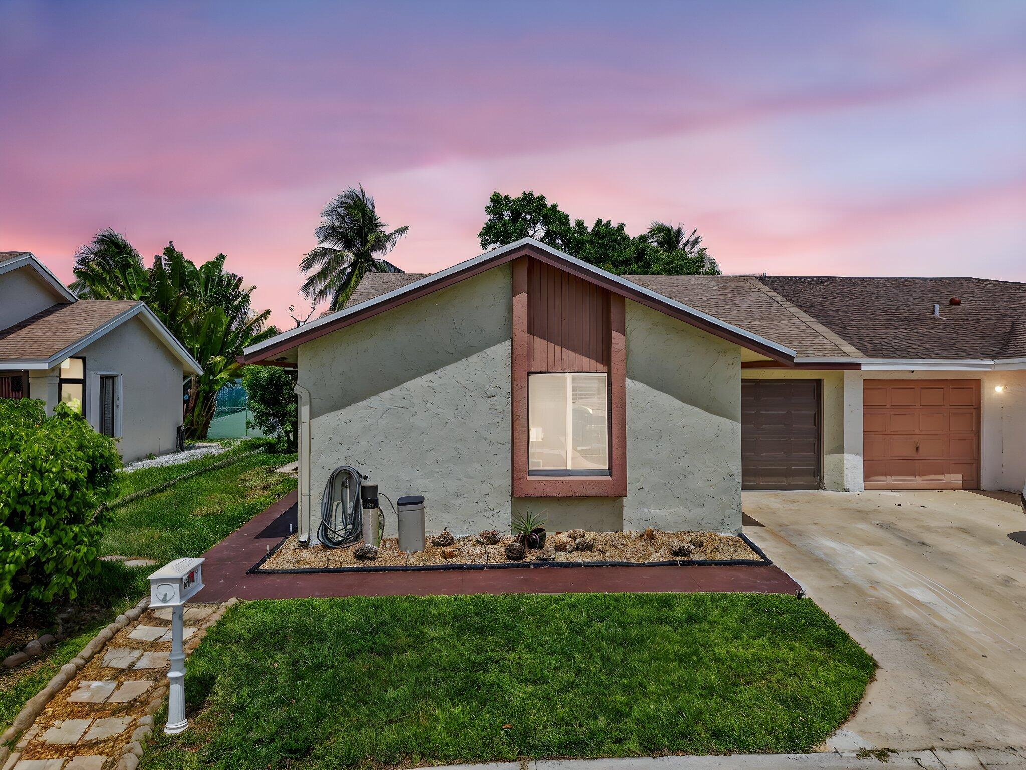 9667 Sunny Isle Cir