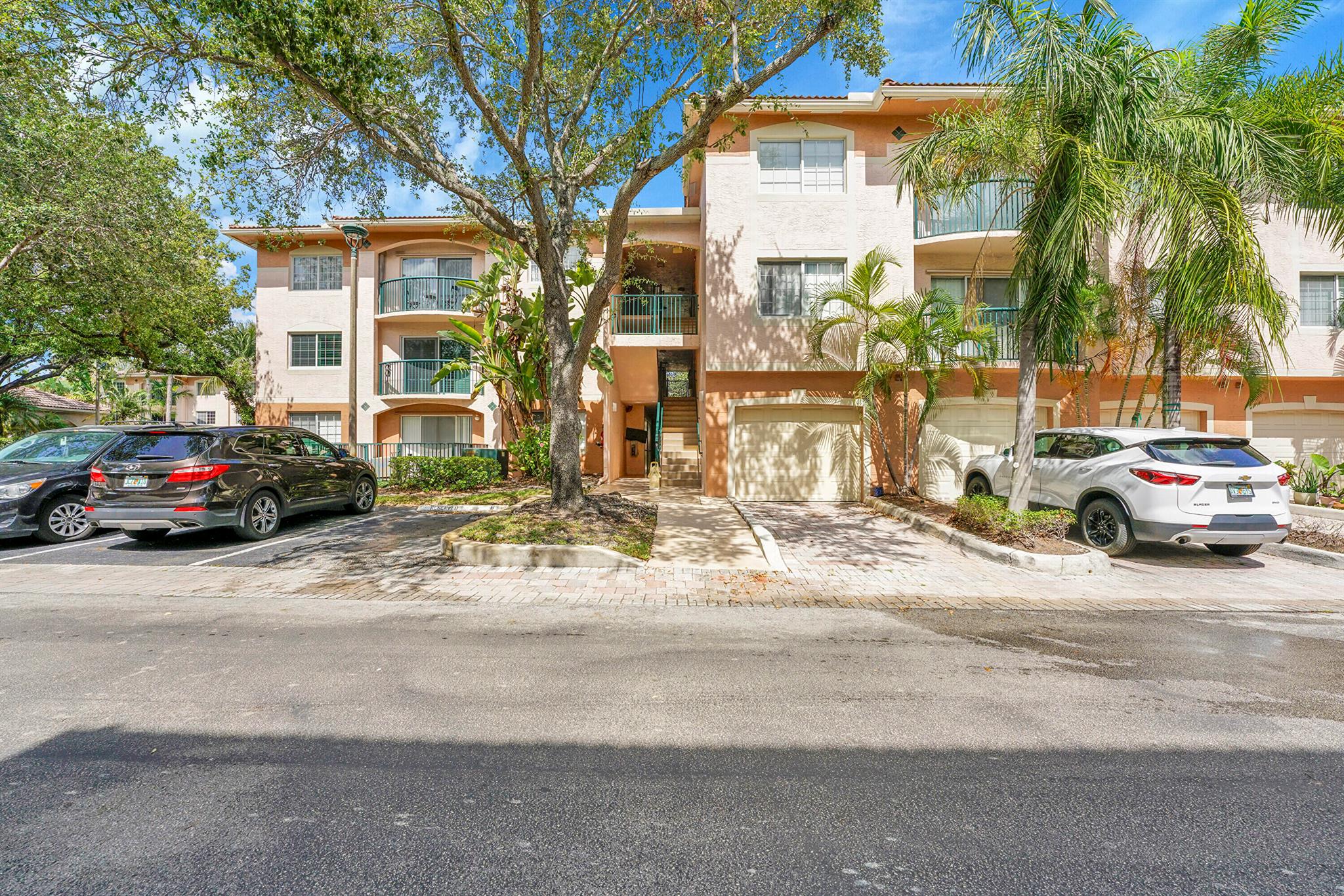 2033 SE 10th Ave #616