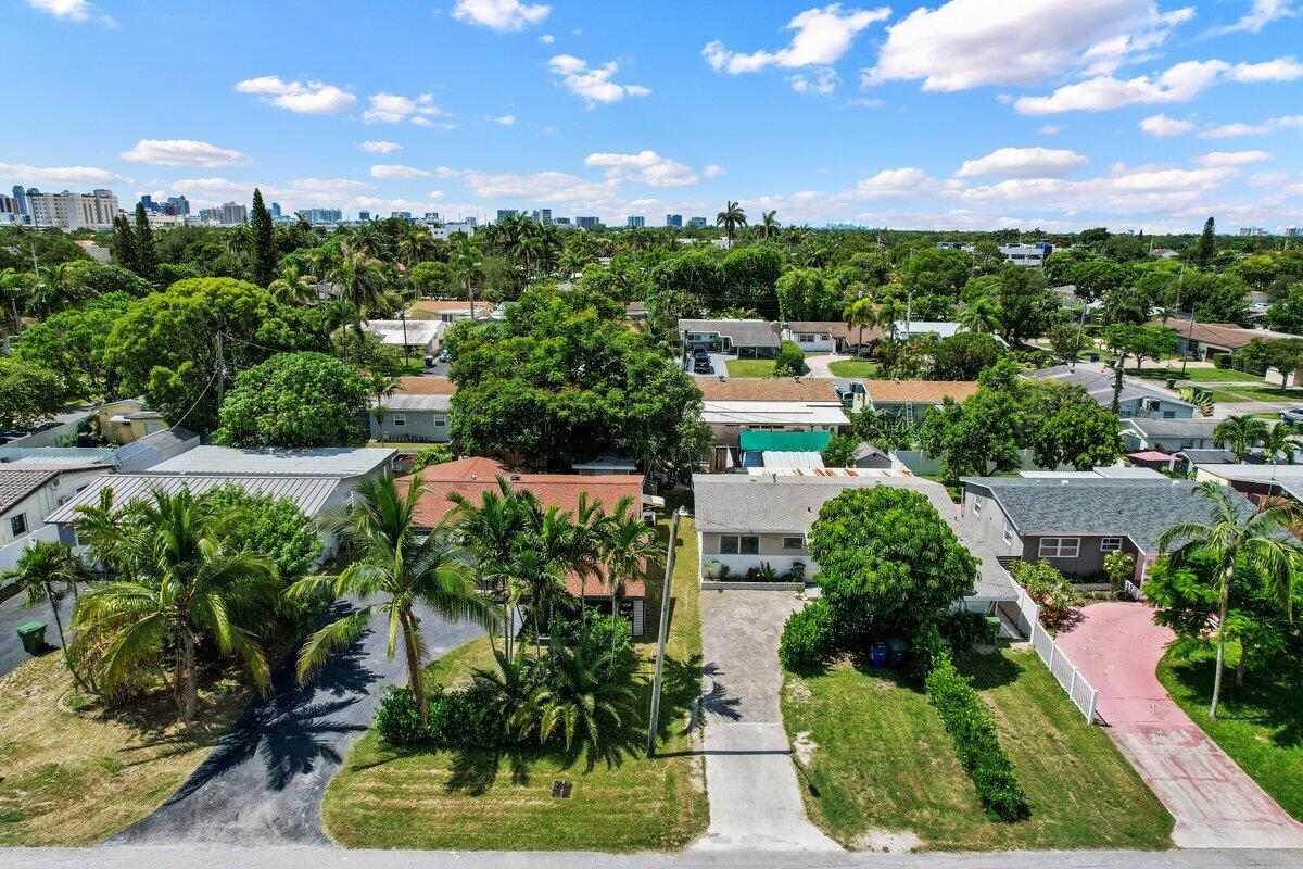 309 SW 7th St