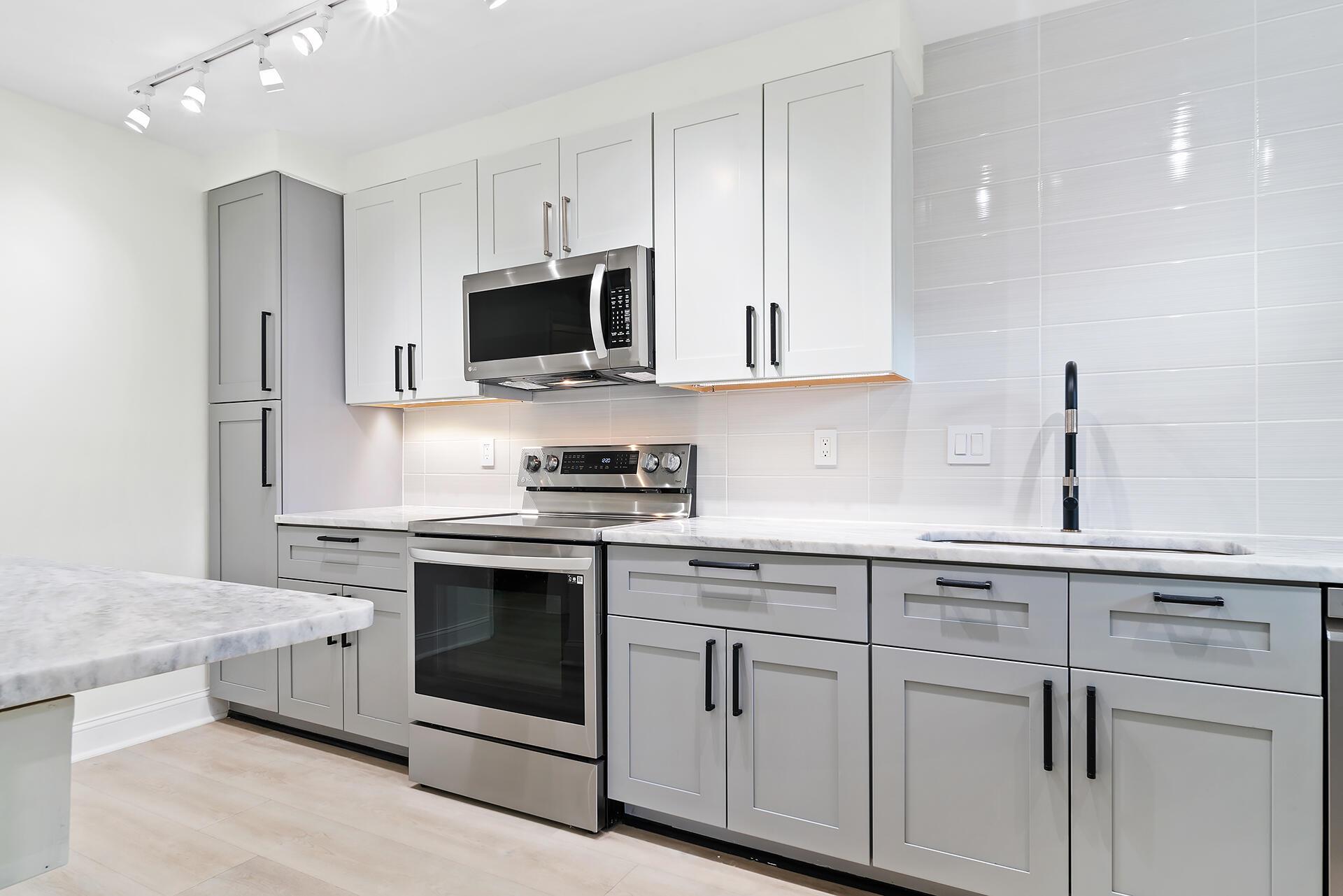 122 S Lakeside Dr #3
