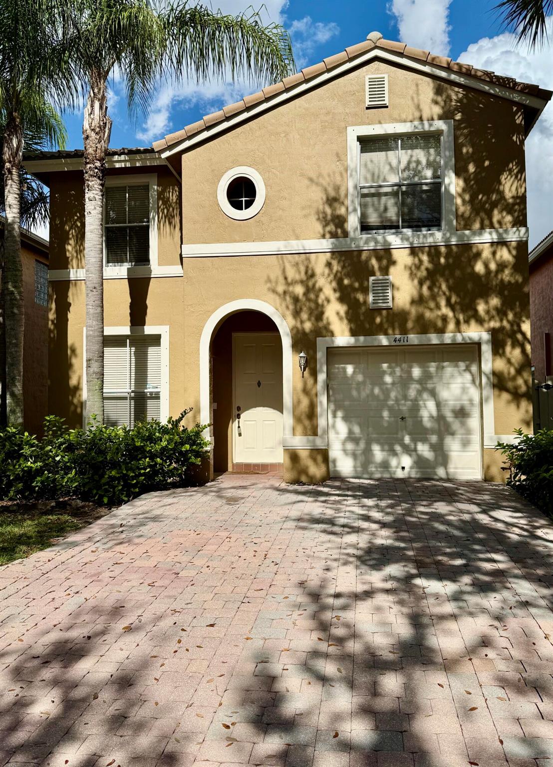 4411 Lake Lucerne Cir