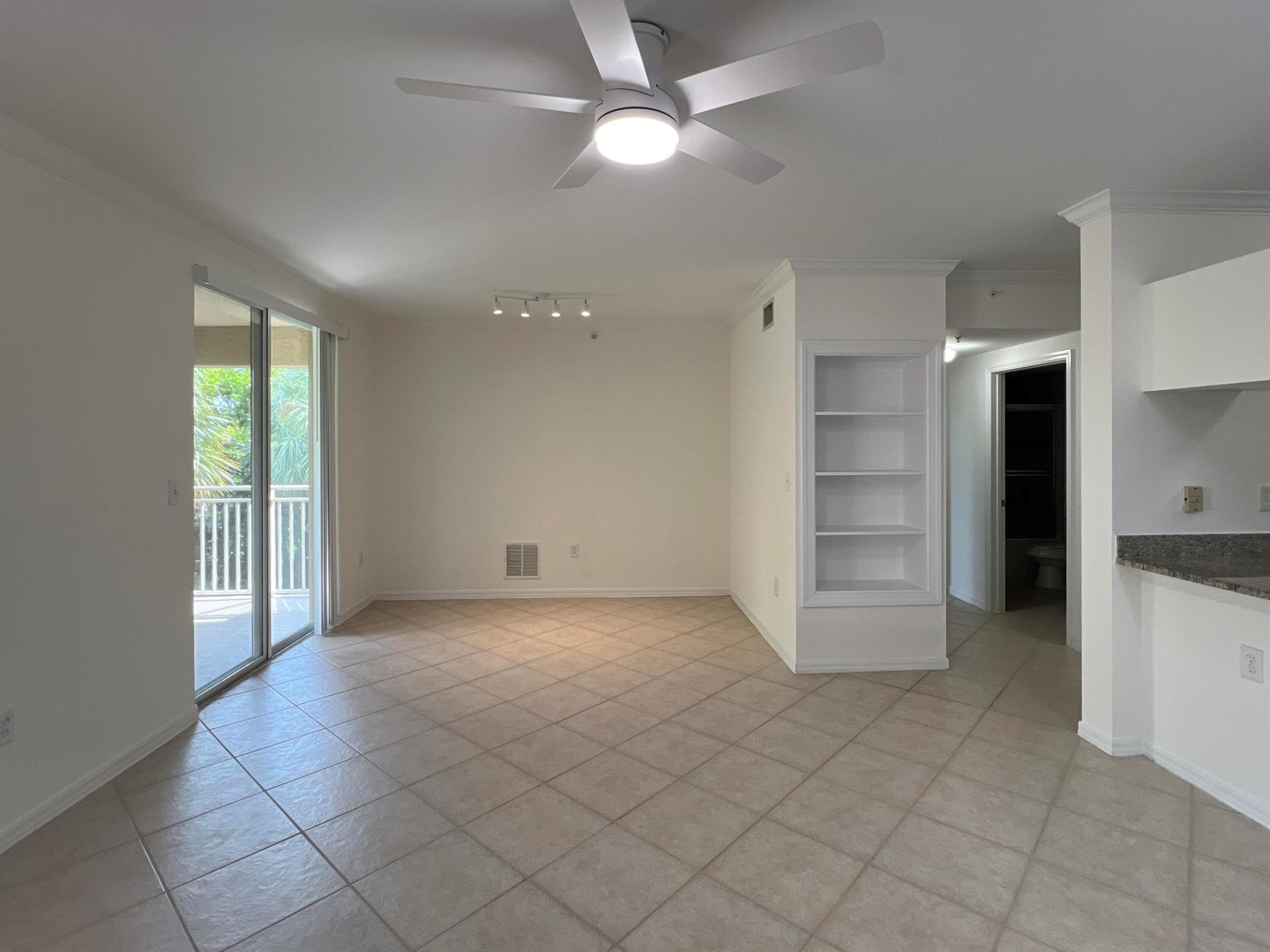 6410 Emerald Dunes Dr #307