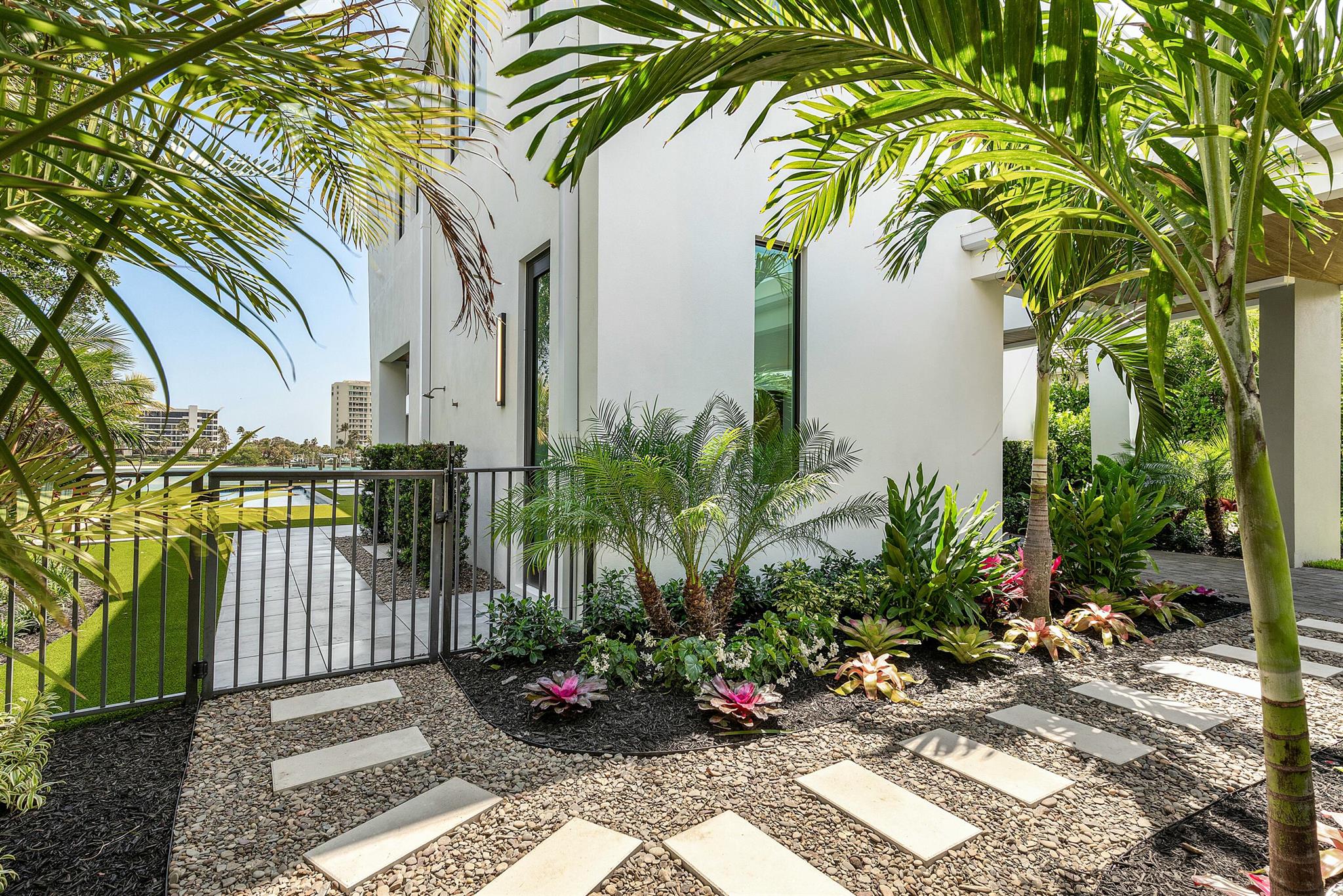 3445 Harbor Rd Jupiter, FL 33469