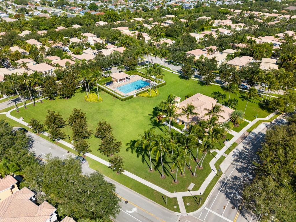 4103 Community Dr Jupiter, FL 33458