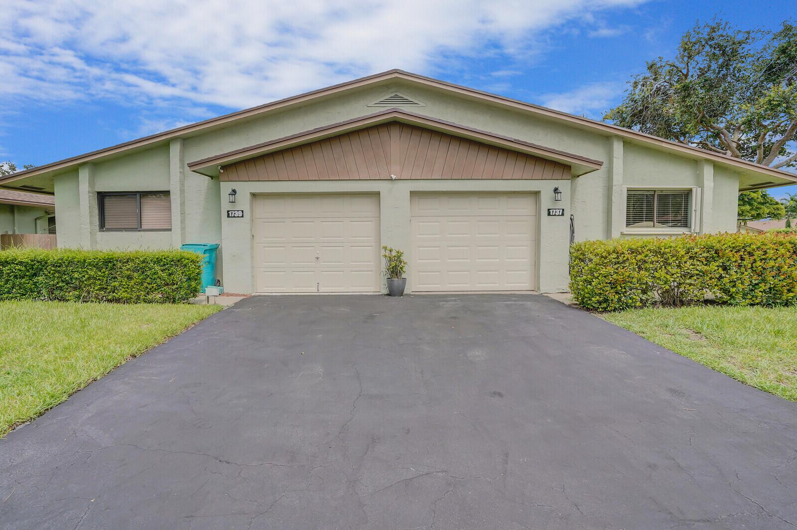 1737 Palmland Dr