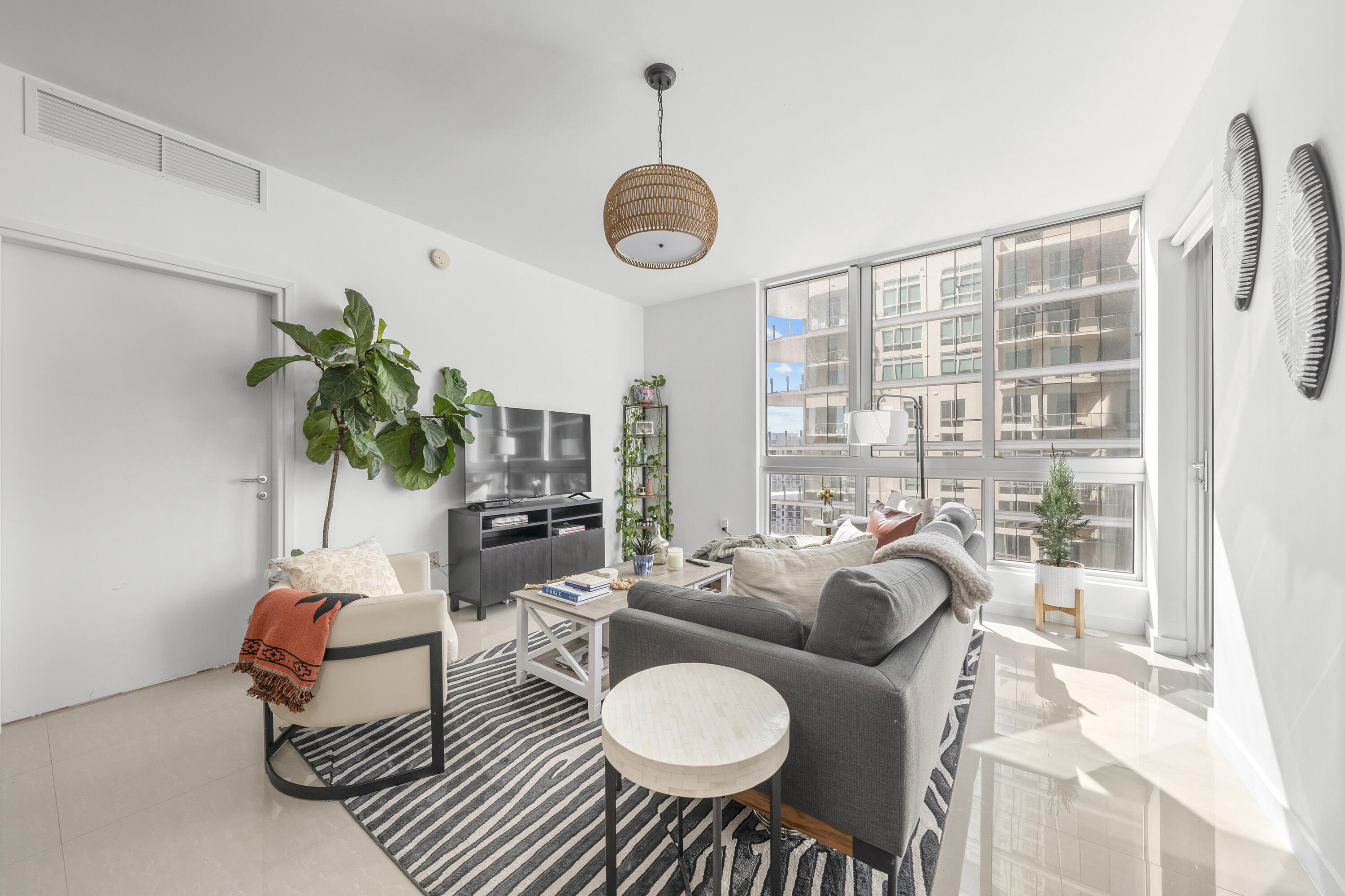 image Met 1 Condo17