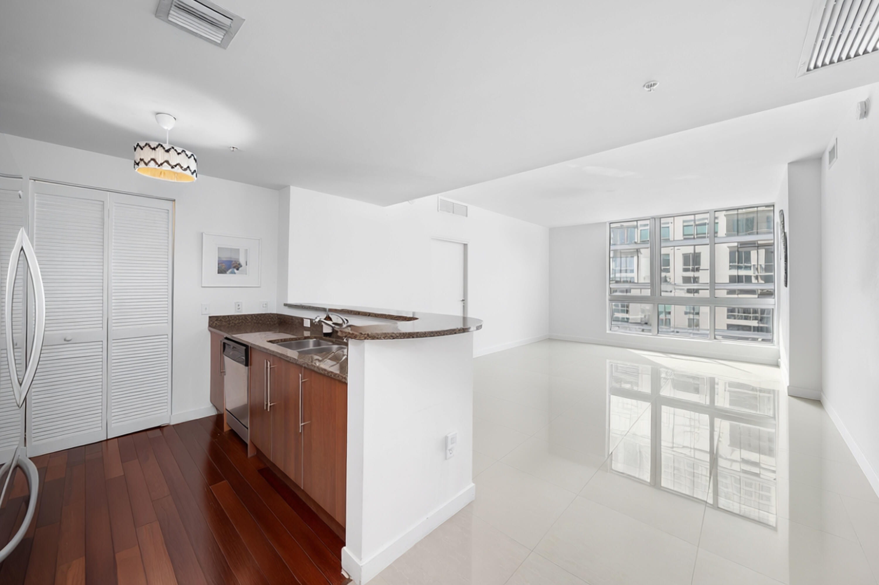 image Met 1 Condo1