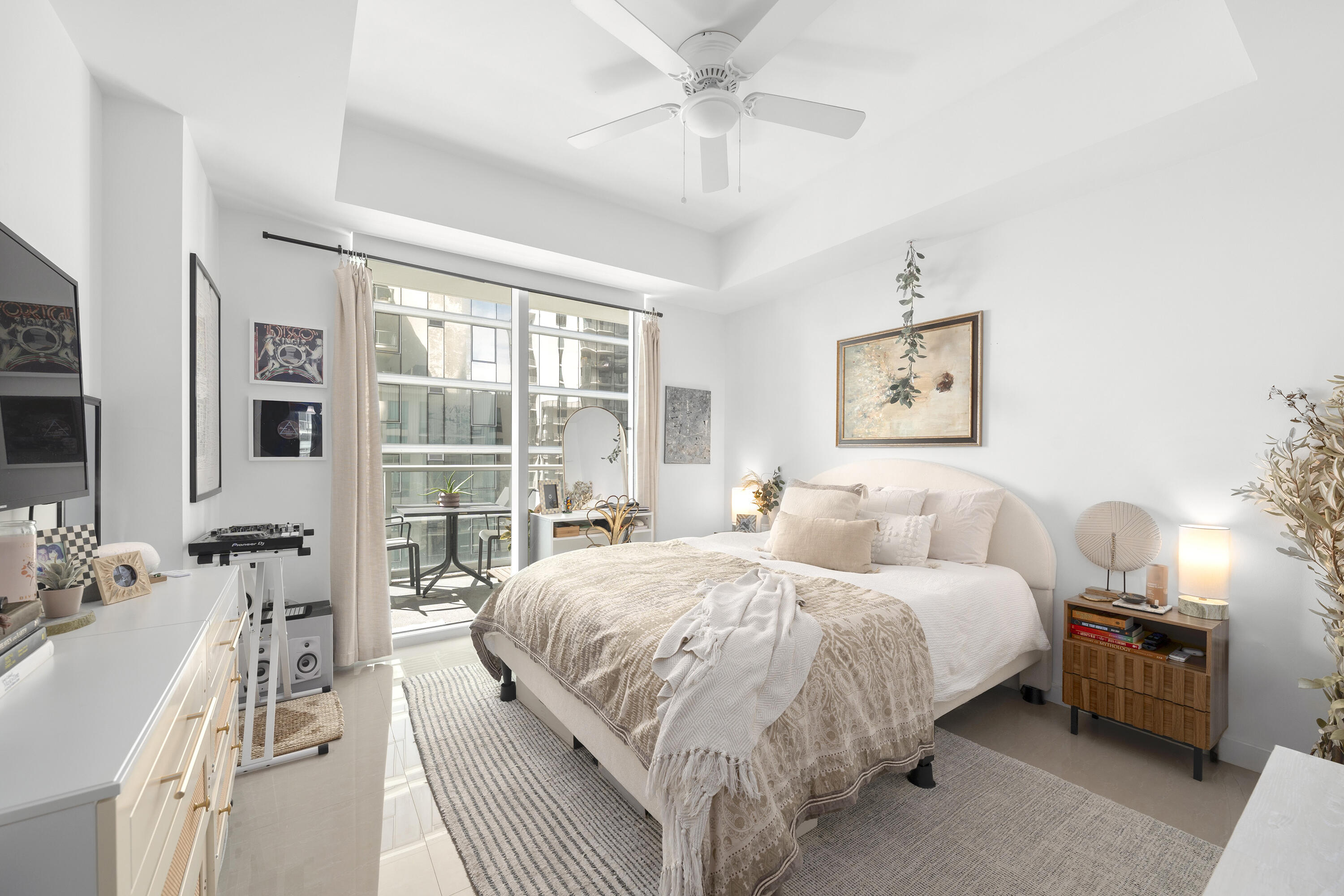 image Met 1 Condo23