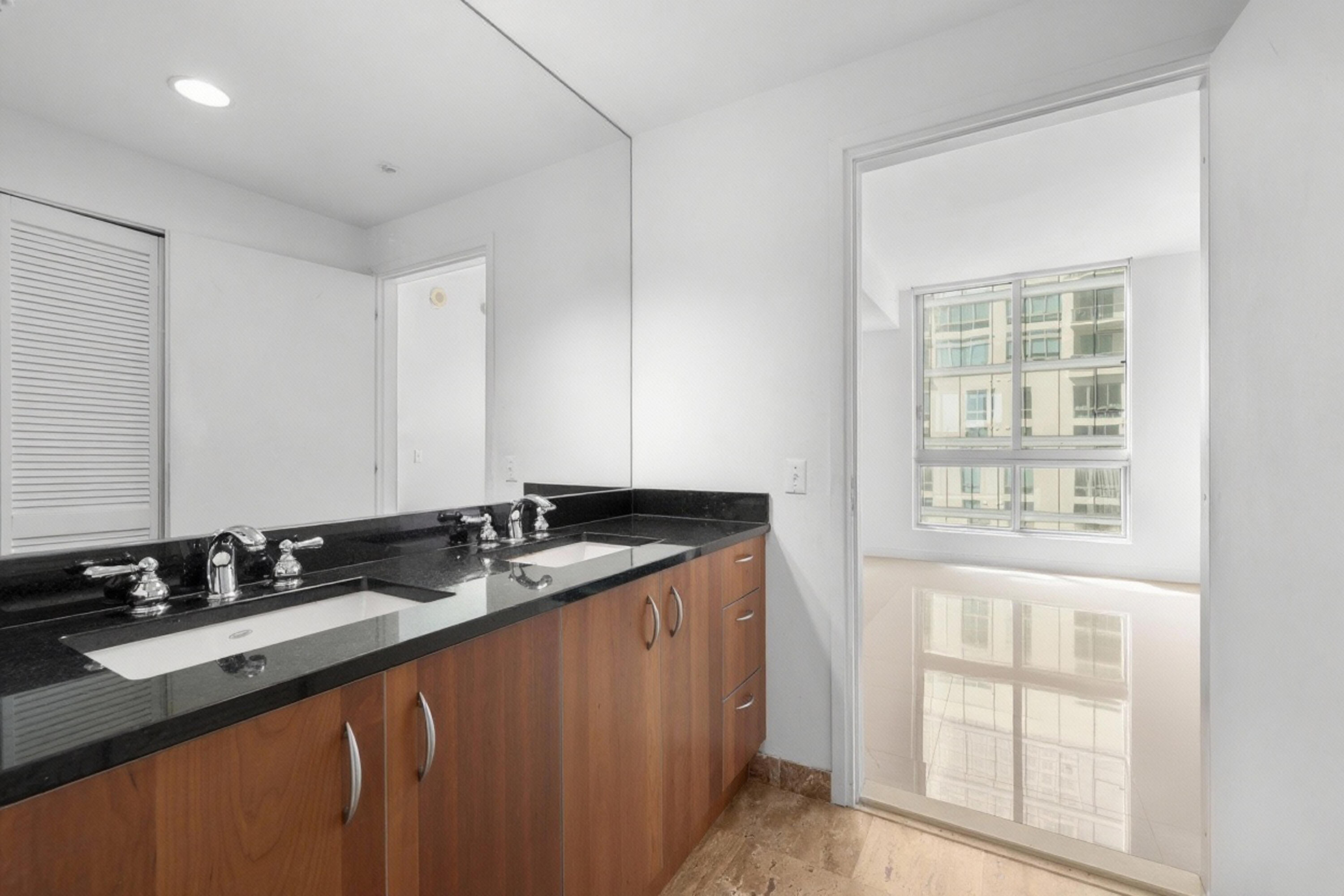 image Met 1 Condo8