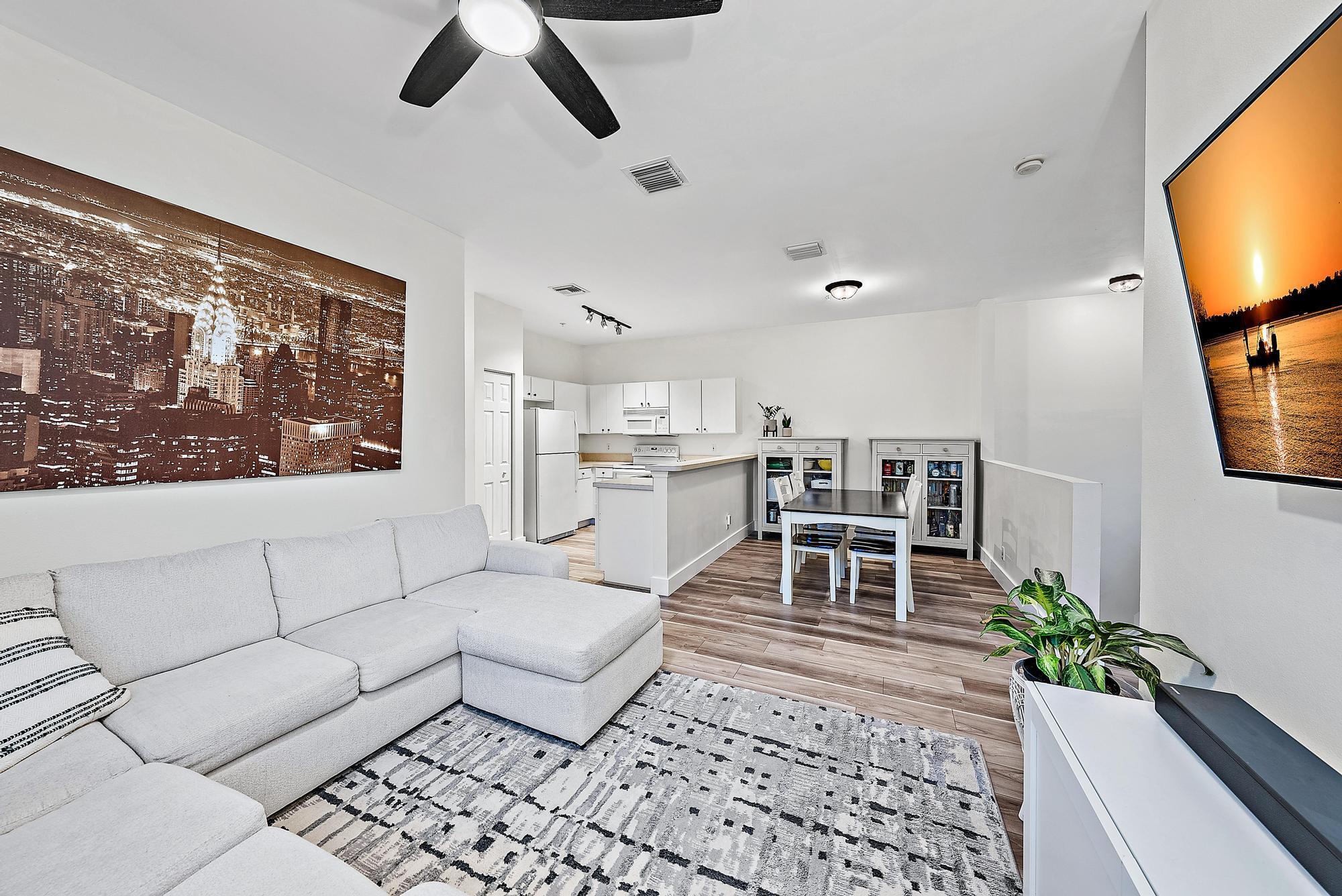 105 Lighthouse Cir #J