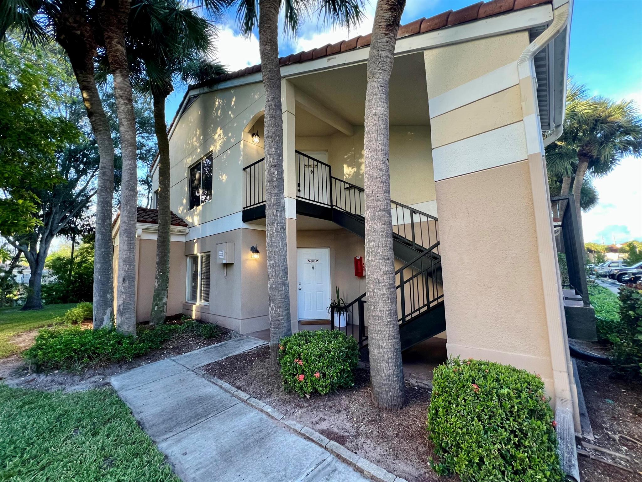 815 W Boynton Bch Blvd #14-201