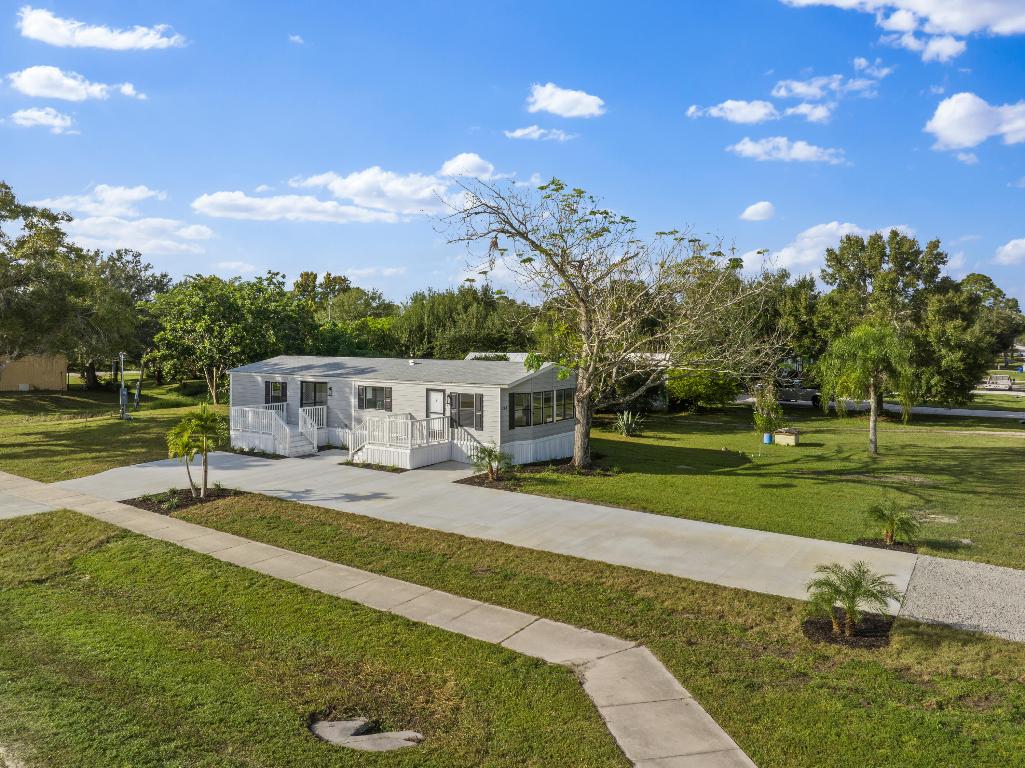 218 S Maple St Fellsmere, FL 32948