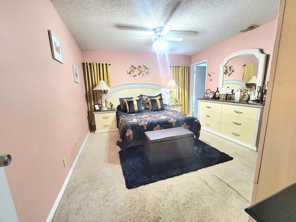 7235 Pine Blf Lake Worth, FL 33467