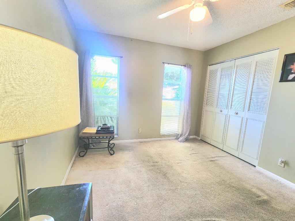 7235 Pine Blf Lake Worth, FL 33467