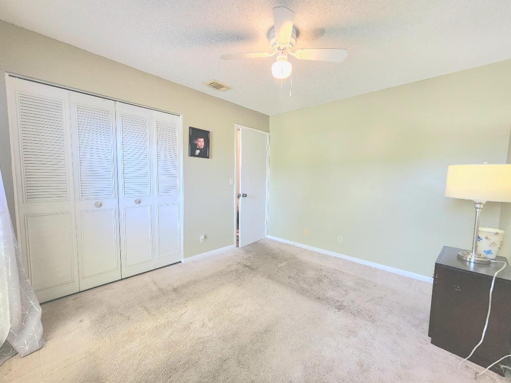 7235 Pine Blf Lake Worth, FL 33467