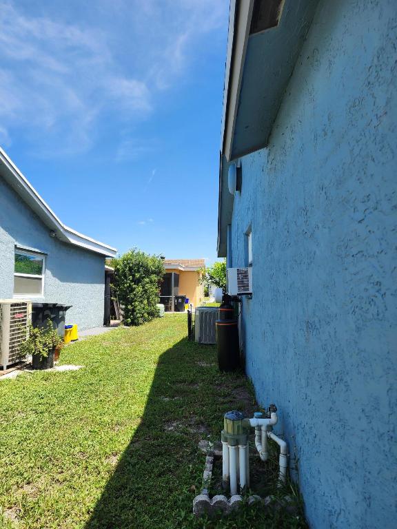 7235 Pine Blf Lake Worth, FL 33467