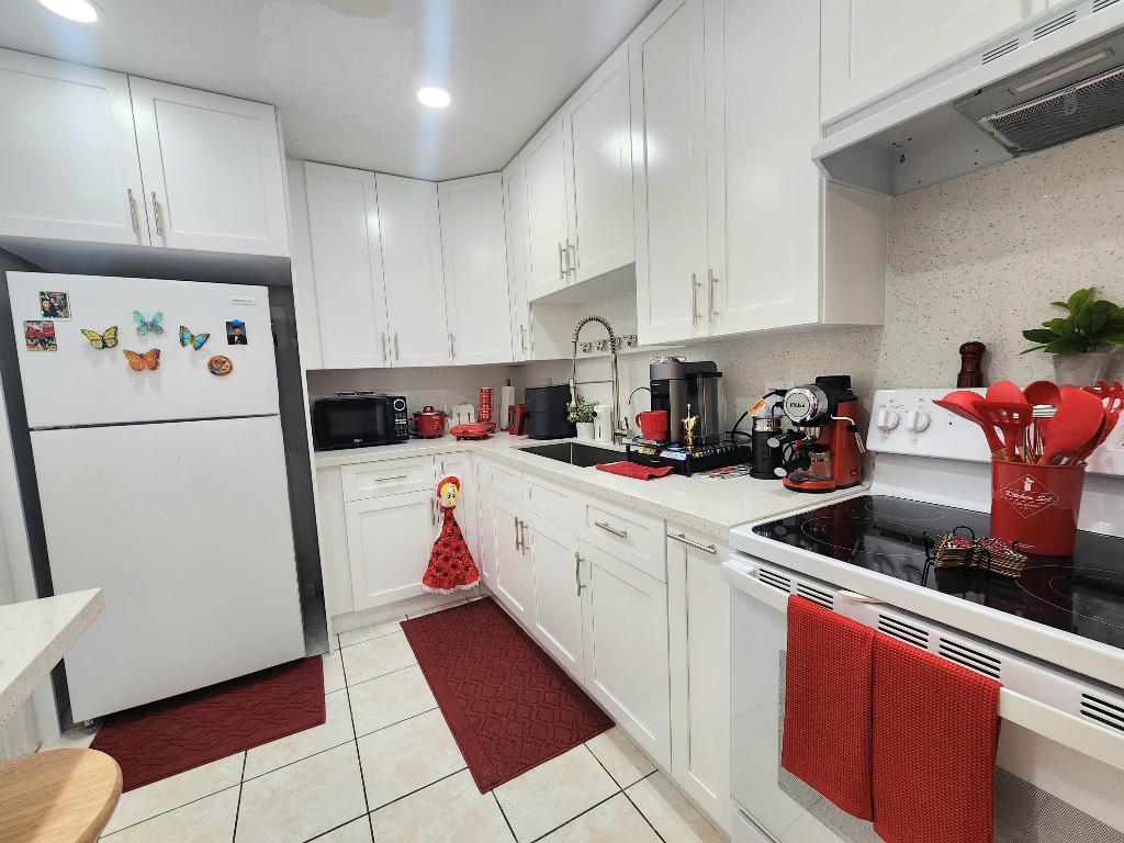 7235 Pine Blf Lake Worth, FL 33467