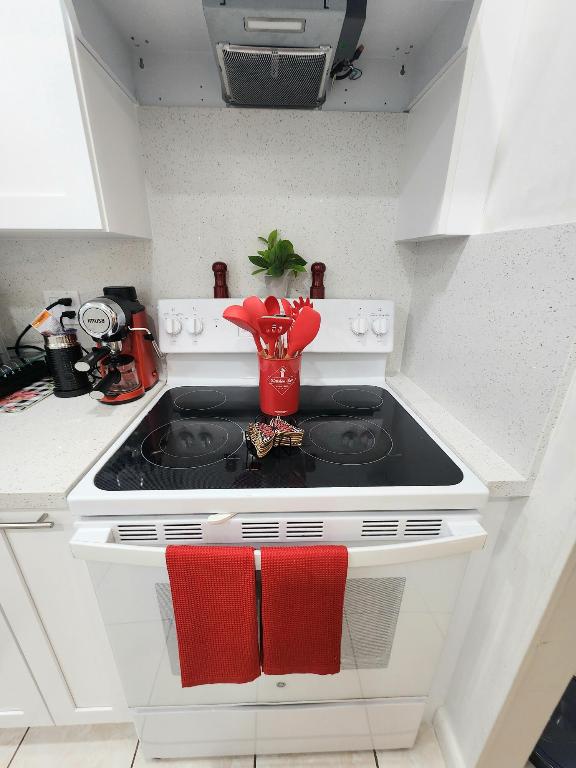 7235 Pine Blf Lake Worth, FL 33467