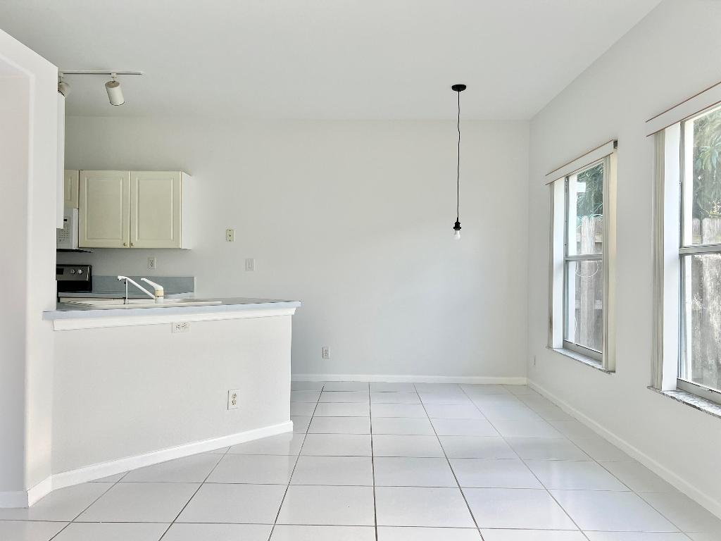 6069 Desert Inn Lake Worth, FL 33463