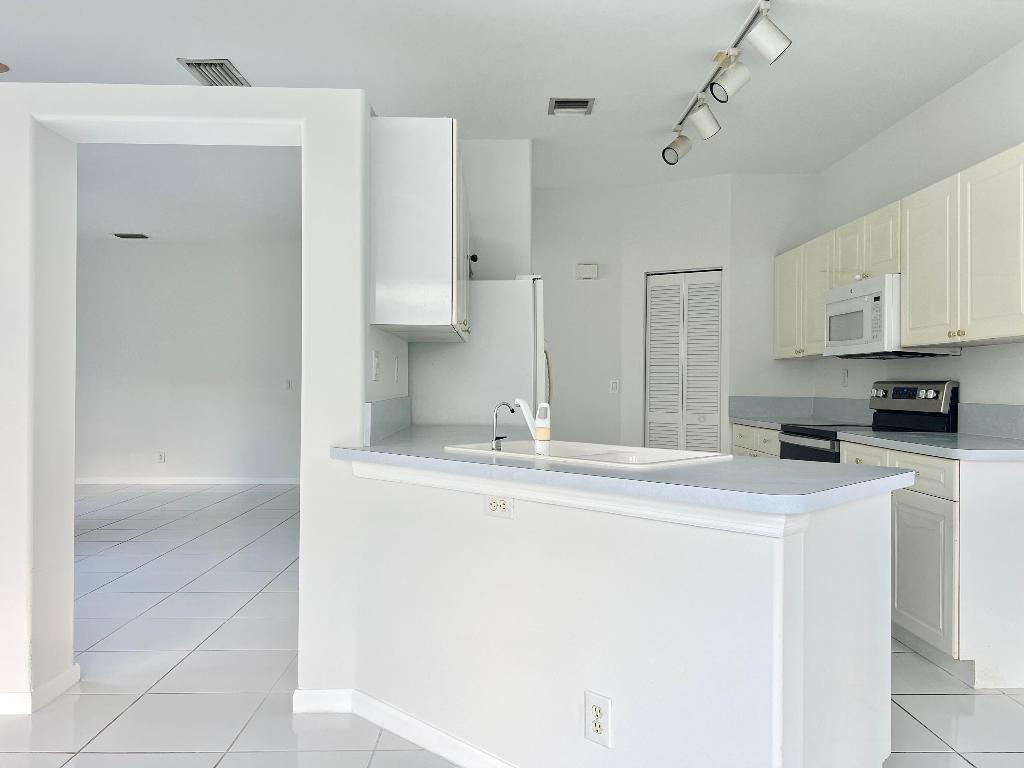 6069 Desert Inn Lake Worth, FL 33463