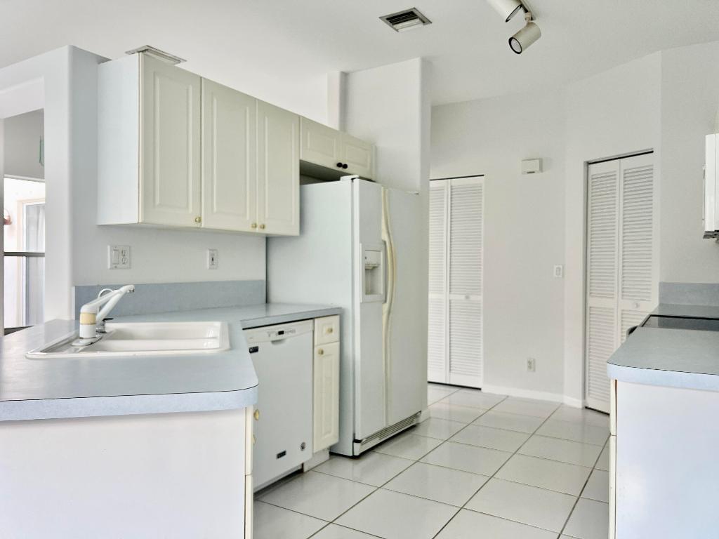 6069 Desert Inn Lake Worth, FL 33463