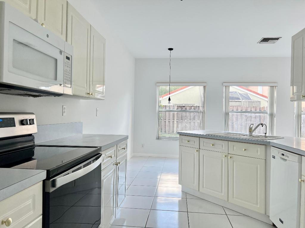 6069 Desert Inn Lake Worth, FL 33463